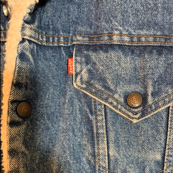Vintage Levi’s Sherpa lined denim trucker jacket - Picture 3 of 7